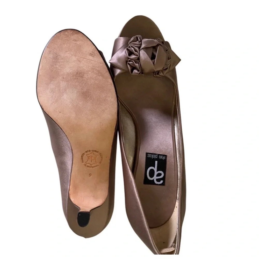 Alan Pinkus - Open Toe Satin Shoe - Satin Rose Detail – Size 9 - Muted Lilac - Picture 7 of 11